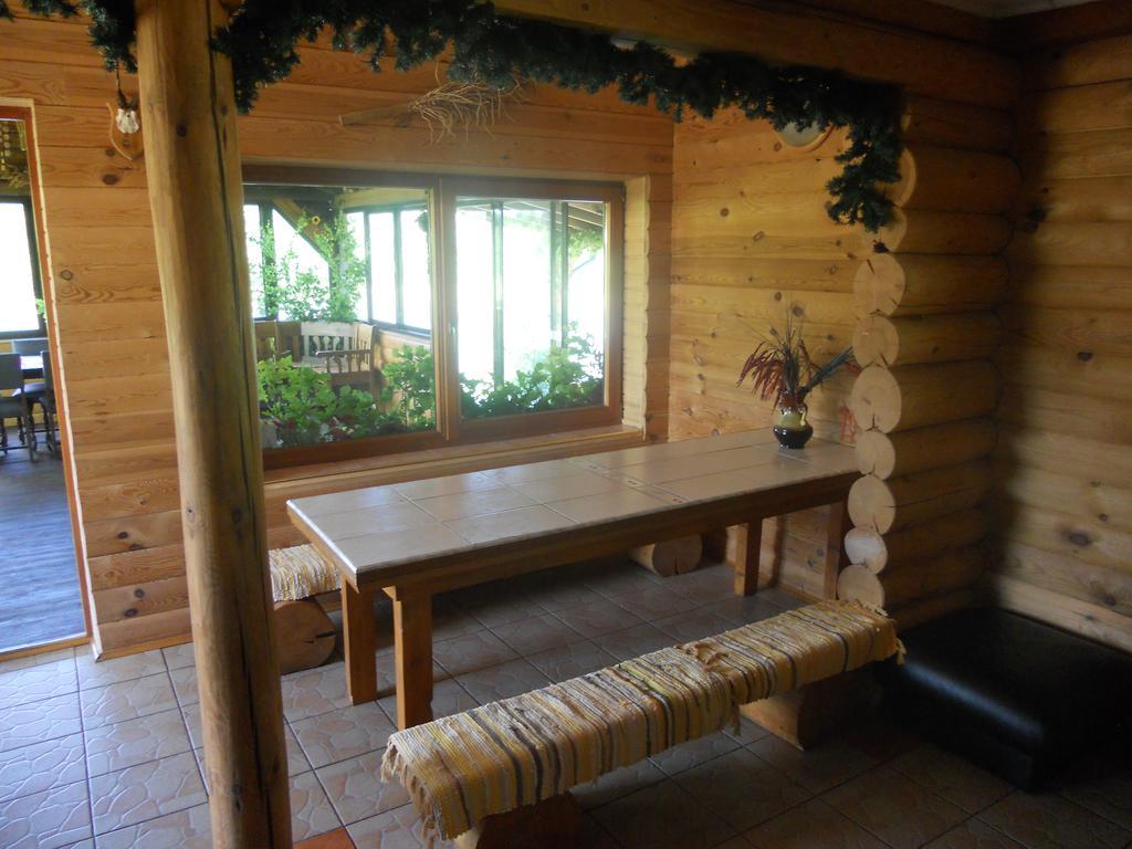 Viesu Maja Forrest Vila Dzimtmisa Exterior foto