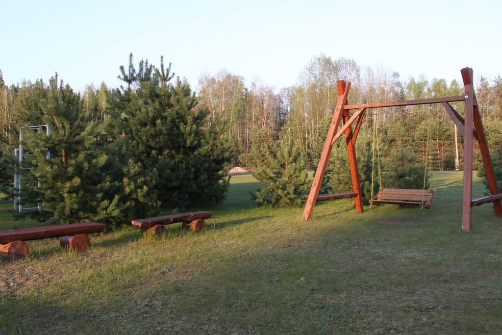 Viesu Maja Forrest Vila Dzimtmisa Exterior foto